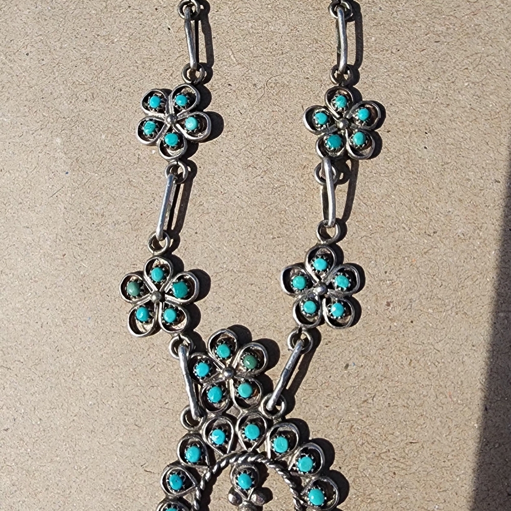 Delicate Native American Squash Blossom Link Necklace. - Picture 4 of 8